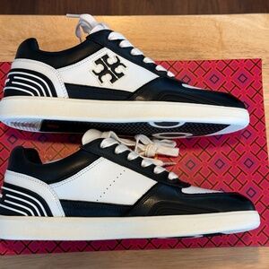 NWT Tory Burch CLOVER COURT SNEAKER 7.5 Purity / Perfect Black